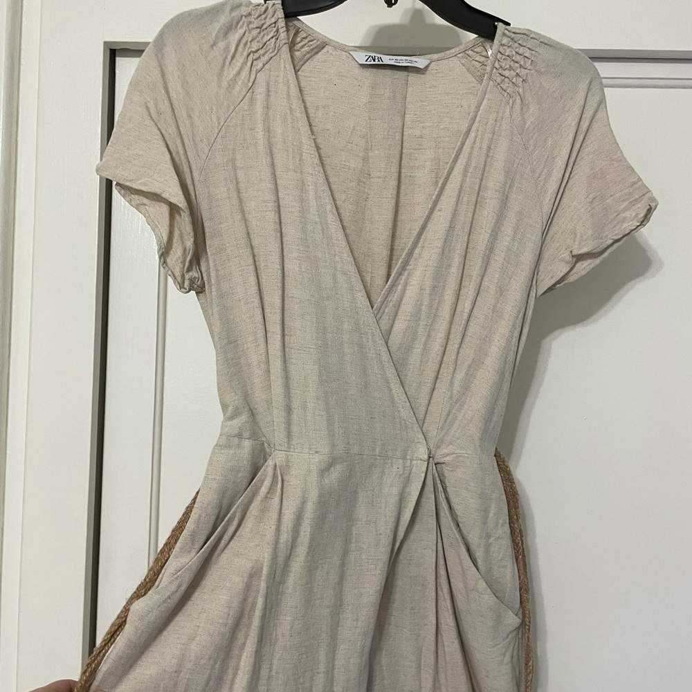 Zara jumpsuit with pockets and belt!